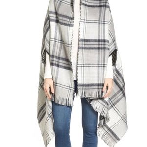 NWOT Beautiful Plaid Wrap / Cape